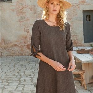 Garnet Hill. Brown dress. Split sleeves that tie. Size 8.